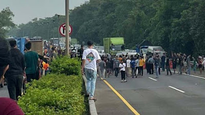 Pengguna Tol Cipularang Ngamuk Blokade Jalan Menuju Bandung Gegara Kesal Karena One Way Mudik