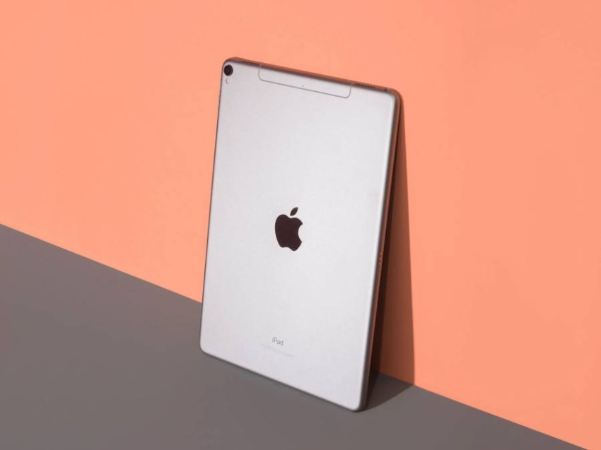 Apple is using OLED screens in iPads Macrumors said that Apple plans to use OLED screens in some iPad tablet models next year after adopting mini-LED technology in the large 12.9-inch iPad Pro.