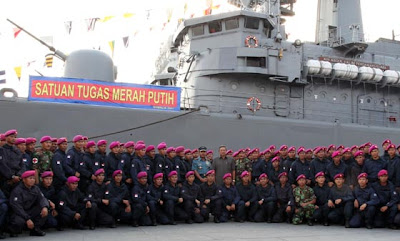 Foto Presiden SBY Sambut Kedatangan Satgas Merah Putih