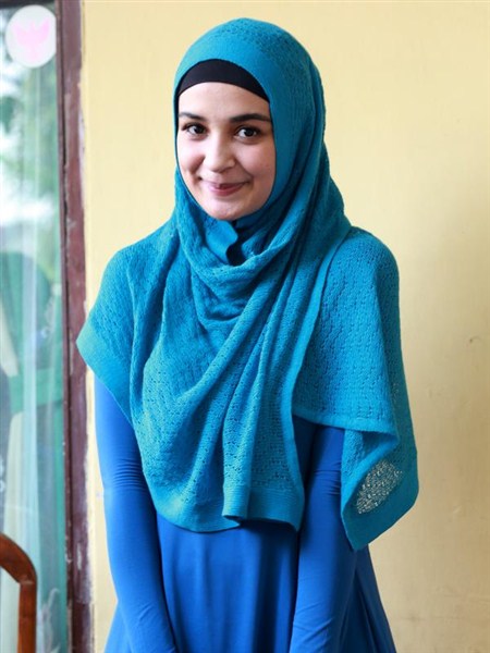 trend model gaya hijab ala shireen sungkar terbaru 2017/2018