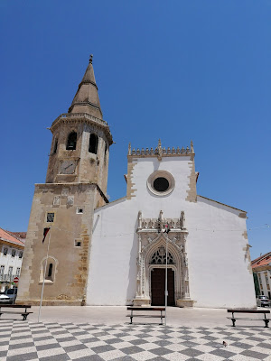 Igreja de São João Batista na Praça da República em Tomar