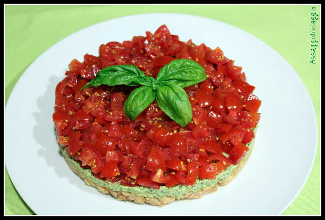 Cheesecake al pesto con i pomodori