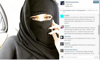 Khloe Kardashian Selfie Pakai Cadar