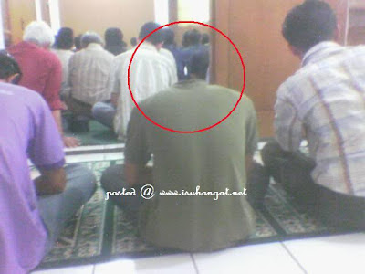 Heboh, Foto Hantu Tanpa Kepala di Masjid Malaysia - http://info-infounik.blogspot.com