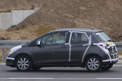 2012-toyota-yaris-3dr-side