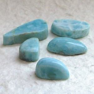 Larimar taşı