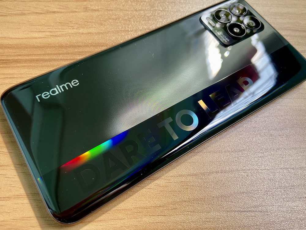 realme 8 - Design