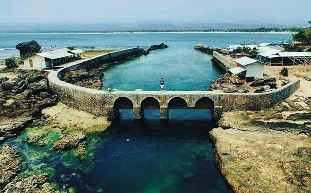 Pantai Santolo serta Aksesnya