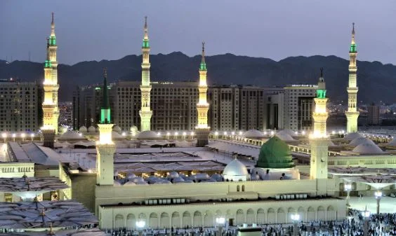 https://www.abusyuja.com/2020/10/isi-khotbah-pertama-rasulullah-di-kota-Madinah.html