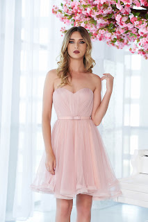 Rochie Ana Radu rosa de lux tip corset din tul captusita pe interior cu bust buretat accesorizata cu cordon