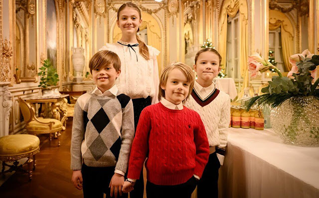 Queen Silvia, Crown Princess Victoria, Princess Estelle, Prince Oscar, Prince Carl Philip, Princess Sofia, Prince Alexander and Prince Gabriel