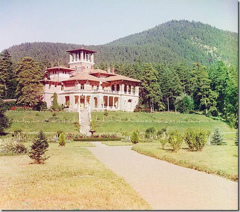 General view of the Likanskii palace from the Kura River; between 1905 and 1915
Sergei Mikhailovich Prokudin-Gorskii Collection (Library of Congress).
