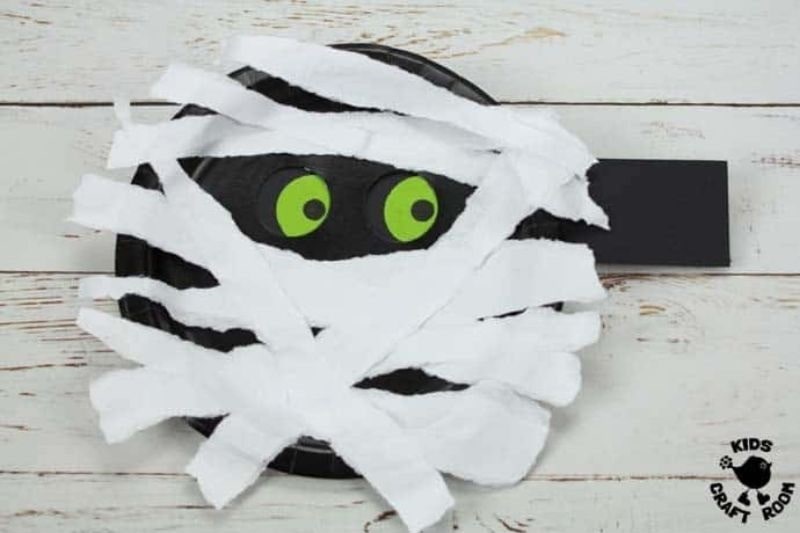 paper plate mummy