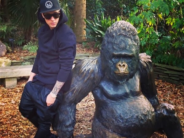 Justin Bieber's Cheeky Instagram in His Wayfarer Glasses