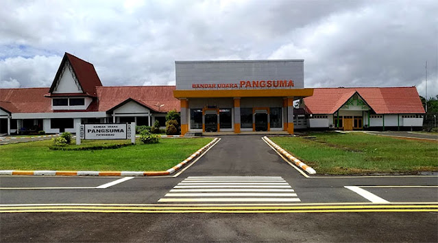 Pintu masuk Bandar Udara Pangsuma Putussibau