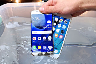 Samsung Galaxy S7 Vs iPhone 6S Video Tes Rendam Dalam Air 
