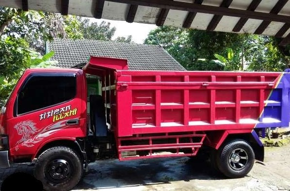 dump truck bekas jawa timur Toyota Dyna 130Ht WARNA PINK