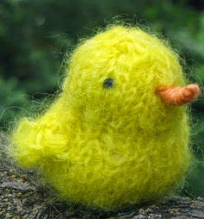 http://translate.google.es/translate?hl=es&sl=en&tl=es&u=http%3A%2F%2Fwww.naturalsuburbia.com%2F2011%2F02%2Fmamma4earth-easter-chicken-knitting.html