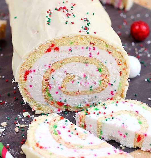 CHRISTMAS VANILLA ROLL CAKE #Christmas #Cake