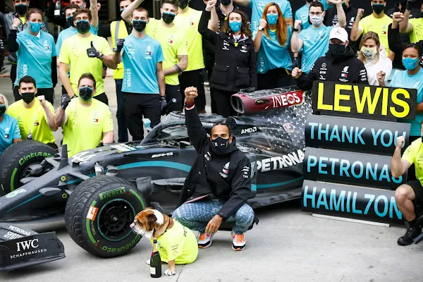 Lewis Hamilton é hepta-campeão mundial de Fórmula 1