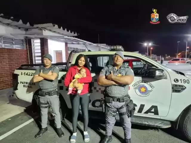 Policiais Militares de Cananéia salvam Bebê Engasgado