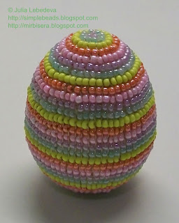 Easter Egg beaded in the square stitch technique