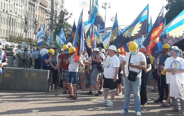 Шахтарі почали безстроковий протест у Києві