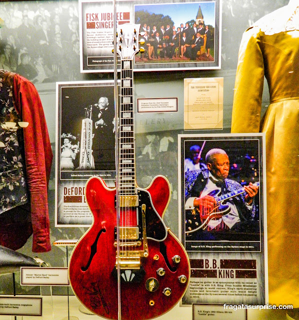 Guitarra de BB King na galeria de memórias do Ryman Auditorium, Nashville, EUA