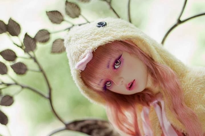 FACEBOOK DP AND COVER: DOLL DP