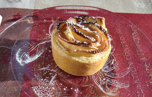 Apple rose dessert