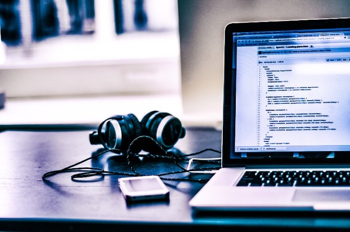 belajar berbagai bahasa program,dan membuat software sederhana