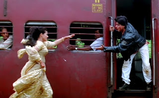 Kajol SRK Train Scene