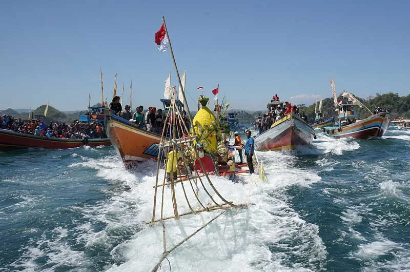 Pantai Sendang Biru Malang