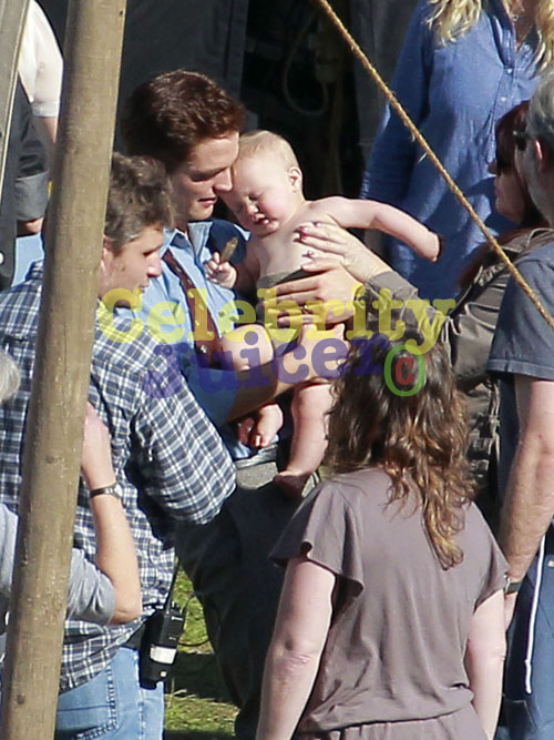 robert pattinson water for elephants baby. Rob carrying Reese and Baby!