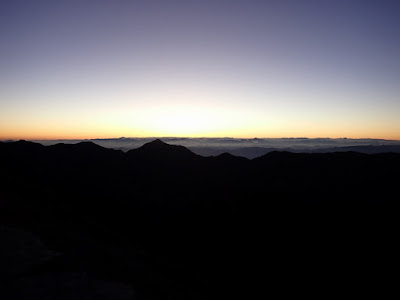 穂高岳山荘 もうすぐ夜明け