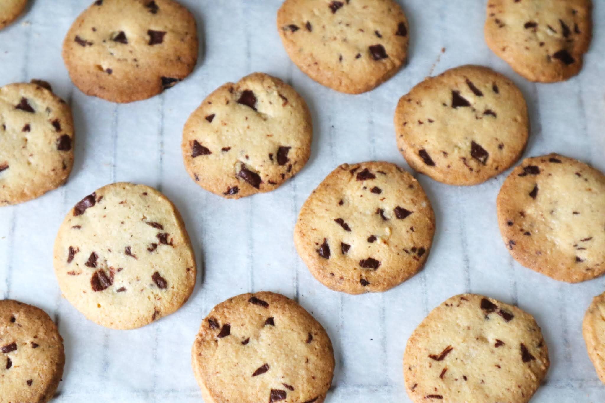 glutenfrie shortbread chocolate chip cookies