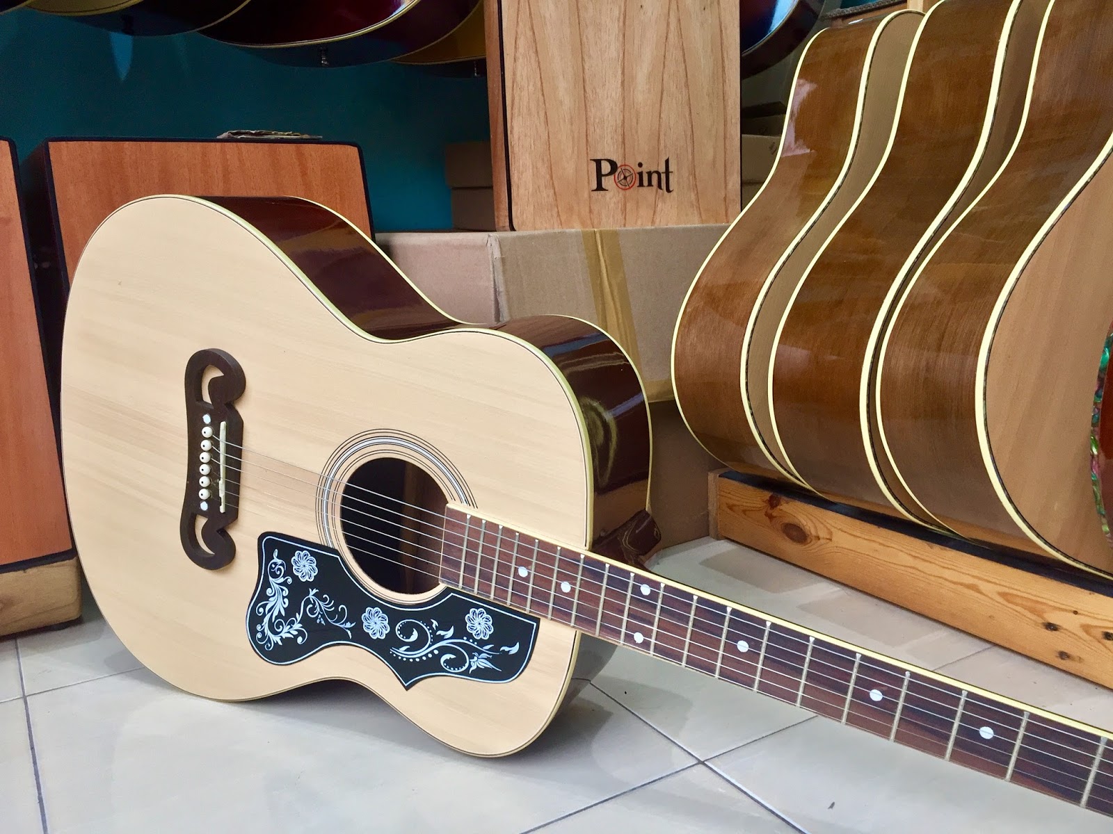 Gitar Akustik Gibson bulat J-200 + Softcase - Toko Gitar 