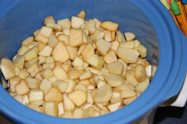 Making applesauce in a slow cooker image