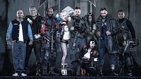 De izquierda a derecha: Diablo, Killer Croc, Deadshot, Harley Quinn, Rick Flag, Encantadora, Capitán Boomerang, Slipknot, y en sentada Katana. El escuadrón suicida al completo