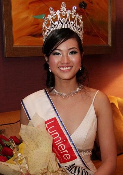 Miss_Singapore_Ris_Low