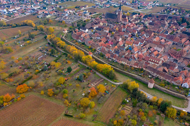 Fortifications de Bergheim (Alsace). Front nord - tours semi-circulaires adaptées à l'usage des armes à feu.