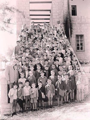مدرسه للبنين في مدينة الخليل عام 1932م