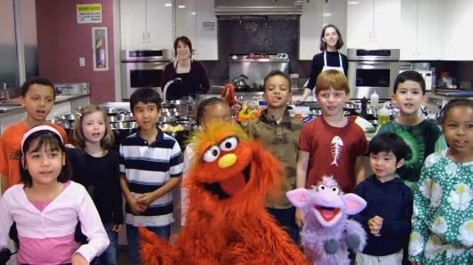 Sesame Street Episode 4511. Murray Has a Little Lamb. Ovejita and Murray visit the cooking school.