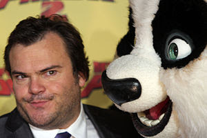 Jack Black posing next to a giant fake panda for Kung Fu Panda 2 disneyjuniorblog.blogspot.com