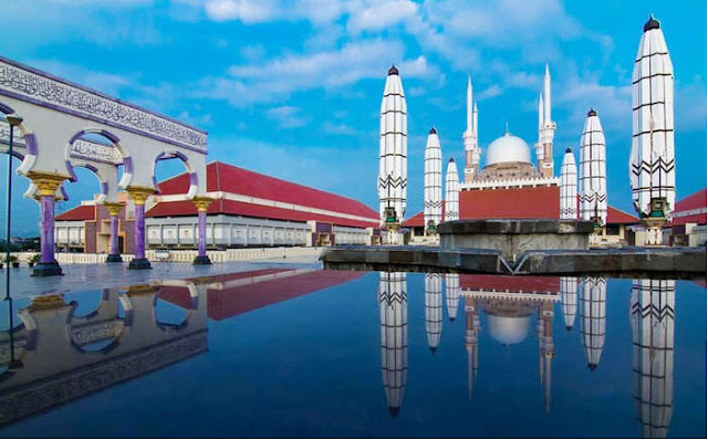 Klik untuk melihat Tempat Wisata di Semarang Masjid Agung Jawa Tengah