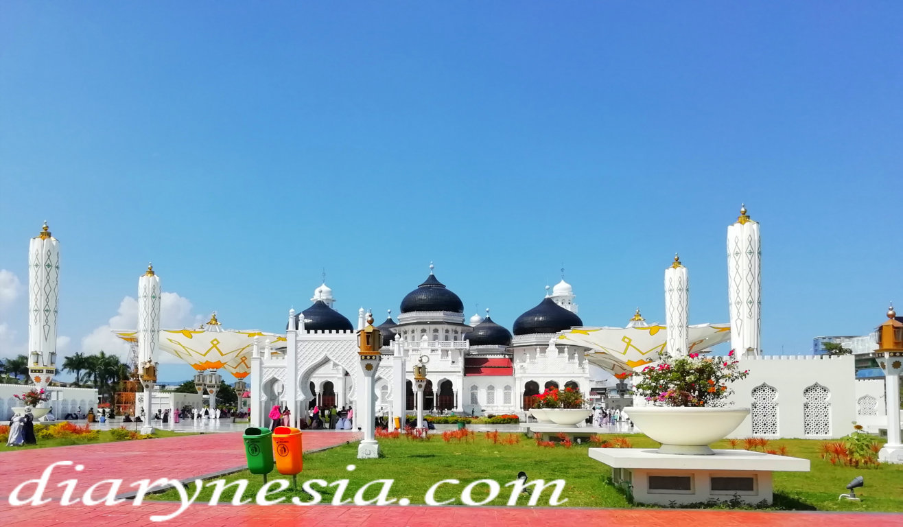 baiturrahman grand mosque tourism, must visit in aceh, tourist attraction in aceh, diarynesia