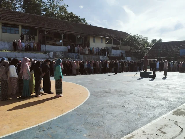 6.  Upacara Sumpah Pemuda:28-10-2022(sman1cibeberlebak)