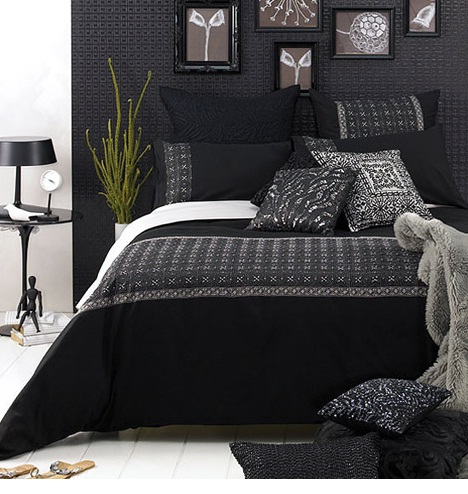 Home Design on House Designs  Small Bedroom Decorating The Combination Black And