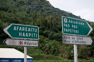 moorea street signs