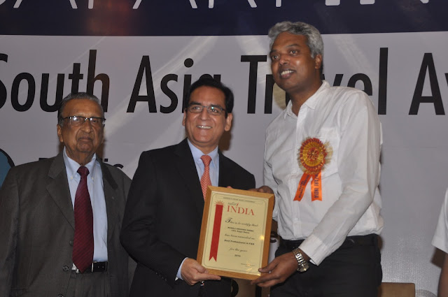 CEO of Sagar Ratna wins the award for Best Professional in Innovation